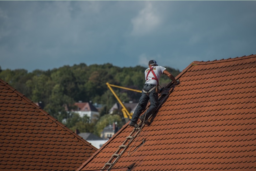 3 Tell-Tale Signs Your Residential Roof Needs a Repair