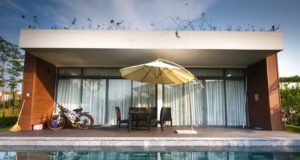5 Swimmingly Cool Benefits of Buying a House With a Swimming Pool